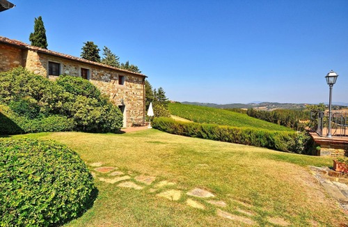 San Casciano in Val di Pesa Apartment | Cosy apartment with WIFI, pool, TV, pets allowed and panoramic view, close to Greve In Chianti