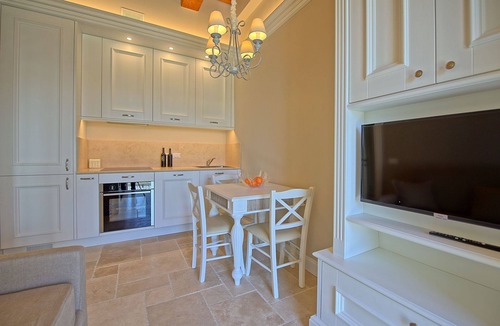 Cerreto Guidi Apartment | Cosy apartment for 3 guests with pool, WIFI, A/C, TV and panoramic view