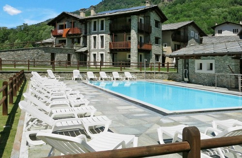 Sampeyre Apartment | Cosy apartment for 4 guests with pool, WIFI, TV, terrace and parking