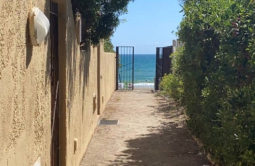 Latina Lido House | Cottage on the sea in residence with garden