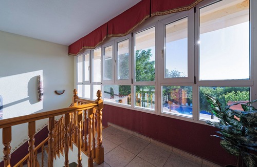 Ciudad Real Villa | Cottage with swimming pool and jacuzzi for large groups in the middle of the forest park