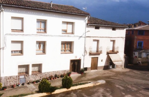 Munebrega House | Country House 'Apartamento Sol' with Mountain View, Balcony and Wi-Fi