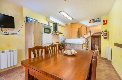 Osso de Sio House | Country House 'Cal Emilia' with Private Terrace, Wi-Fi and Air Conditioning