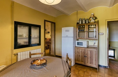 Serinya House | Country House Can Cirera with Mountain View & Wi-Fi