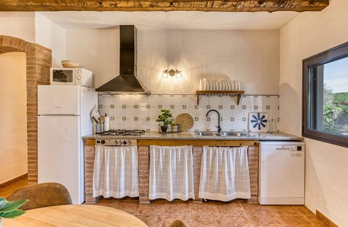 Fonalleras House | Country House 'Can Planas 1' with Shared Pool, Wi-Fi and Air Conditioning