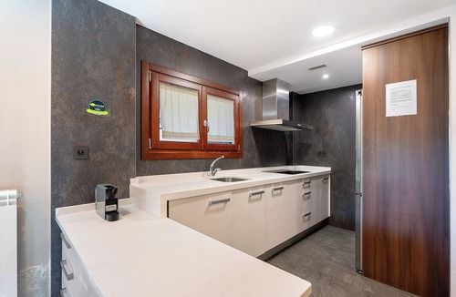 Gavin House | Country House 'Casa Biescas' with Mountain View, Wi-Fi and Air Conditioning