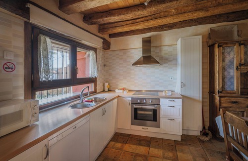 Miranda de Ebro House | Country House 'El Campanario' with Mountain View, Private Terrace and Private Garden