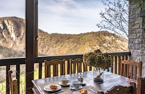 Gamonedo House | Country House 'El Acebo' with Shared Pool, Shared Garden and Wi-Fi