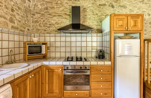 Merlant Cottage | Country House 'El Paller I De Can Soler' with Shared Pool, Shared Garden and Wi-Fi