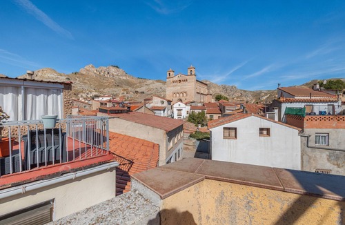 Maluenda House | Country House 'El Rellano' with Balcony, Wi-Fi and Air Conditioning