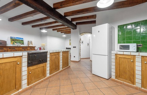 Torrelles de Foix House | Country House 'Can Cruset' with Mountain View, Private Pool and Wi-Fi