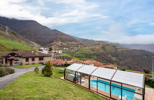 Lena House | Country House 'La Cerra' with Mountain View, Private Pool and Wi-Fi