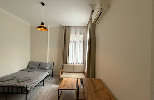 Rasimpasa Apartment | Cozy 1-bedroom apartment in wonderful Istanbul with WiFi, AC