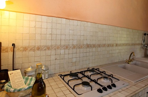 Abbateggio Cottage | Cozy Cottage in Abbateggio with Garden