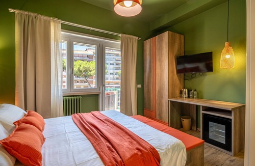 Tuscolano Apartment | Cozy Double Room in Elegant Apartment near Colli Albani