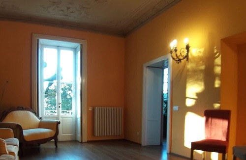 Erba Villa | Cozy house with beautiful garden in an ancient villa near Como