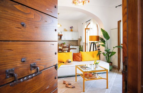 Montepertuso Apartment | Cozy house with sea view, terrace and private parking