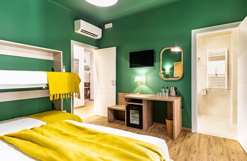 Tuscolano Apartment | Cozy Quadruple Room in an Elegant Apartment near Colli Albani