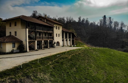 Belluno Apartment | Cyclamen - Room in nature with private bathroom