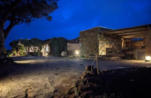 Pantelleria House | Dammuso i Pini di Kaddiuggia (CIR19081014C224053) & Dammuso di Mena (CIR 19081014C224052
