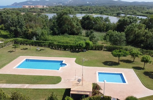 Mas Pinell Ski Chalet | Daró 2D 167 - Community pool, corner house, A/C