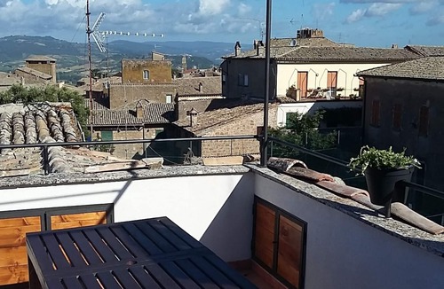 Orvieto Apartment | delightful apartment with panoramic terrace in the historic center