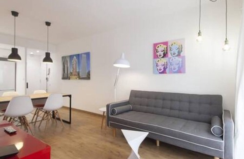El Port Apartment | Designer Apt near FIRA Balcony/5PP/WIFI/SMART TV by MyRentalHost