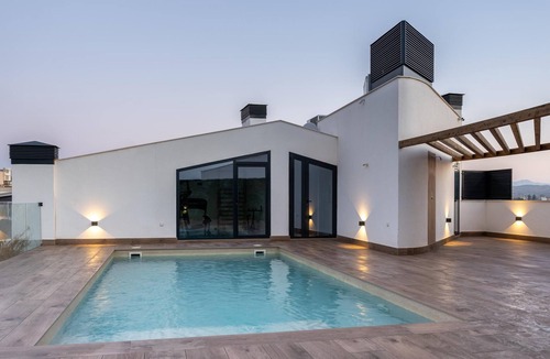 Santiago y Zaraiche Apartment | Design flat for 2 people with communal swimming pool and gym.