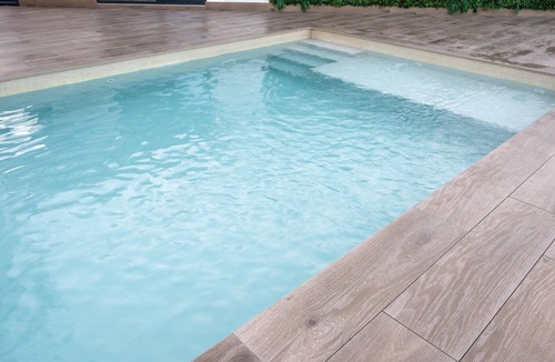 Santiago y Zaraiche Apartment | Design flat for 2 people with communal swimming pool and gym.