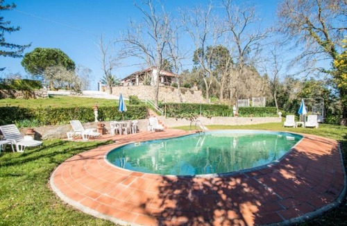 Fauglia Ski Chalet | Detached cottage in a park-like garden overlooking the pool
