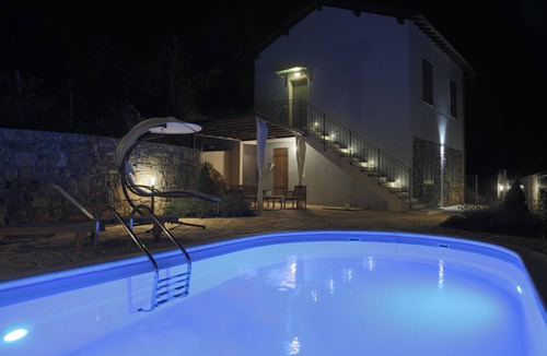 Pontedassio House | Detached house, with swimming pool, open view, barbecue and private parking.