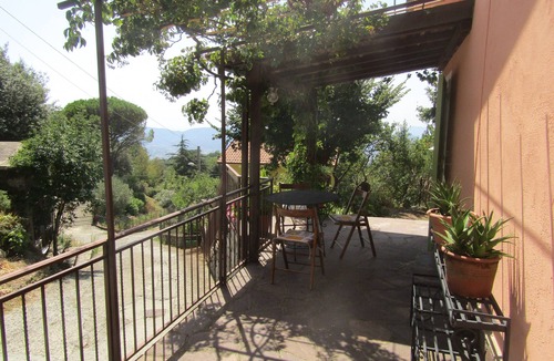 Fosdinovo House | Detached villa just outside the walls of Fosdinovo