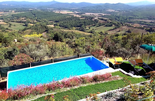Chiusdino House | Detached villa with panoramic garden
