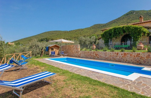 Montecchio House | Detached villa with private and fenced pool 1,6km Montecchio, 20km from Orvieto.
