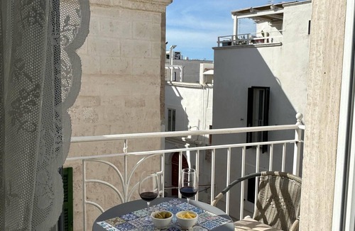 Centro Storico House | DIMORA ERIDE 2, Deluxe central apartment with balcony and panoramic terrace.