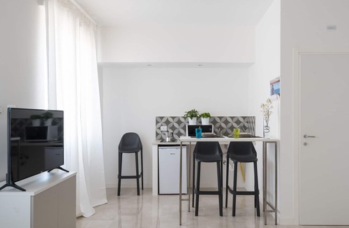 Syracuse Apartment | Dioniso Comfort Suite by Wonderful Italy
