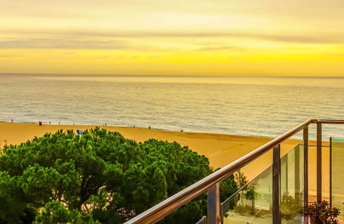 Malgrat de Mar Apartment | Directly at the beach, pool, sea view, A/C, Wifi