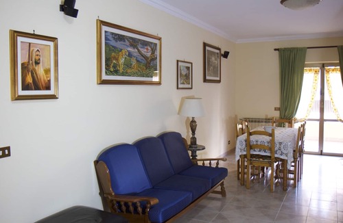 Cerreto Apartment | Domus Palombi - Large apartment 200 m from the station and 700 m from the sea