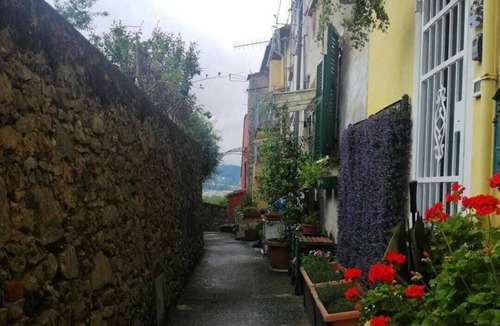Cadimare House | DOMVS FLAVIA Cozy seaside apartment in typical Ligurian carruggio