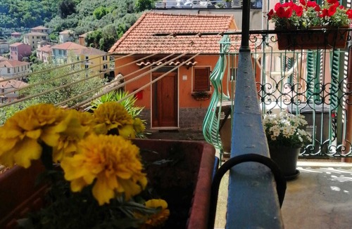 Cadimare House | DOMVS FLAVIA Cozy seaside apartment in typical Ligurian carruggio