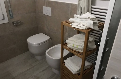 Crocetta-San Lazzaro-Modena Est Apartment | DucaleGuestHouse B&B