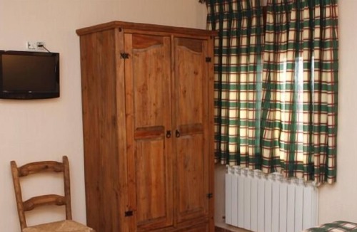 Almodovar del Pinar Cottage | El Acebo Rural Cottage for 8 people