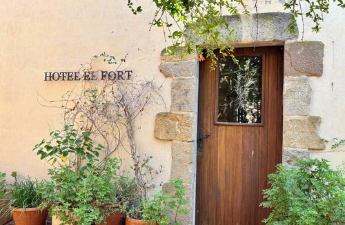 Ullastret Apartment | EL FORT DúLLASTRET, Apartment 1: Studio with King Size Bed