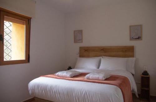 Sotillo de la Adrada Apartment | 'El Mirador de Sotillo', un Oasis de Confort con Piscina y Jacuzzis