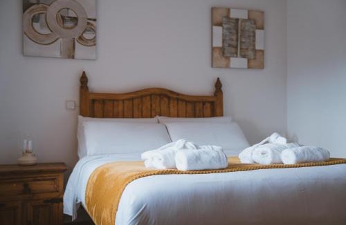 Sotillo de la Adrada Apartment | 'El Mirador de Sotillo', un Oasis de Confort con Piscina y Jacuzzis