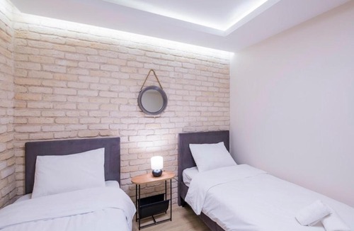 Cihangir Apartment | Elegant 2 Br Duplex House With Garden In Cihangir