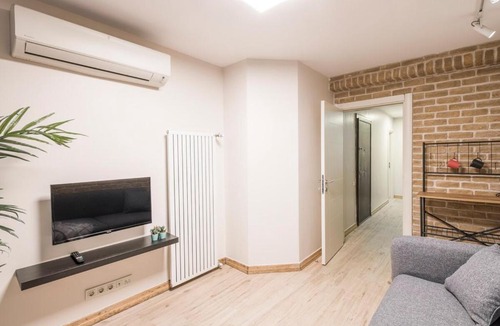 Cihangir Apartment | Elegant 2 Br Duplex House With Garden In Cihangir