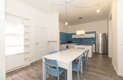 Cit Turin Apartment | Elegant and cozy 185 sqm apartment that can accommodate up to 6 people located on the first floor of a building with a lift (you still have to climb some stairs). The property is located in the Cit Turin district, a 10-minute walk from Porta Susa station