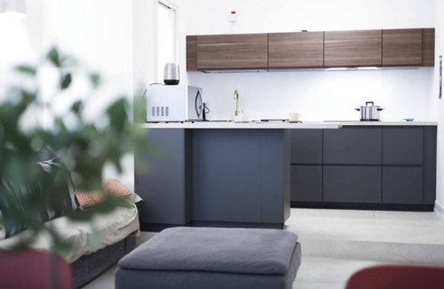 Rione Duomo Apartment | Elegant apartment able to accommodate up to 6 people with three bedrooms and two bathrooms, totally new both in the renovation and in the furnishings and with fine finishes. The accommodation is located in the central area, a few steps from the Villa Com