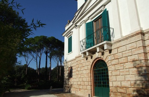 Treia Apartment | Elegant house inside our period villa surrounded by centuries-old park